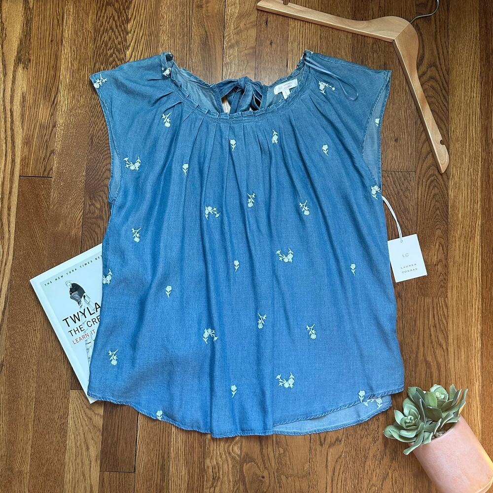 LC Lauren Conrad Blue Chambray White Floral Embroidered Blouse